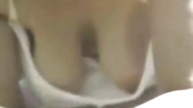 Lily Jordan es una adolescente traviesa a la que le encanta que la paginas pornos españolas golpeen