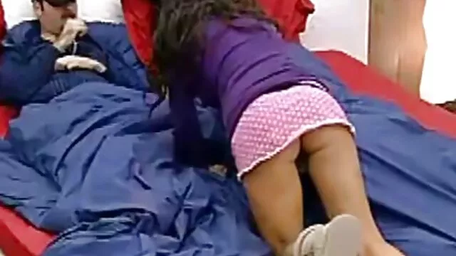 Profesora japonesa convencida por colegiala maduras españolas casero para hacer actos lésbicos