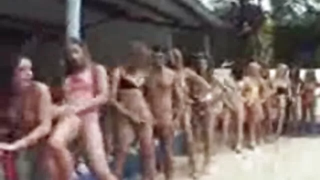 Puta porno en español full hd morena traviesa disfruta de una gran vara