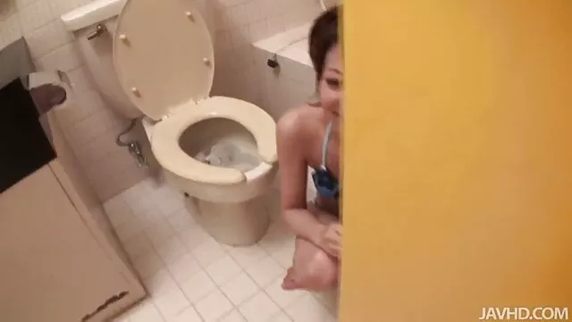 Nena cachonda con grandes tetas se masturba video porno audio latino el coño hasta el orgasmo
