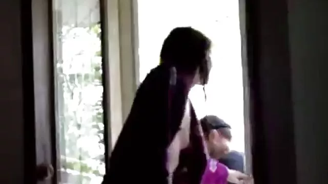 Dos chicos se divierten con la abuela xxx español trios rubia tetona