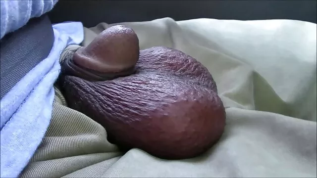 Tío musculoso se folla a una flaca en la videos porno sub español playa