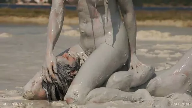 Mofos - Shes A Freak - maduras españolas videos Pervin Fashion Police protagonizada por Sara L