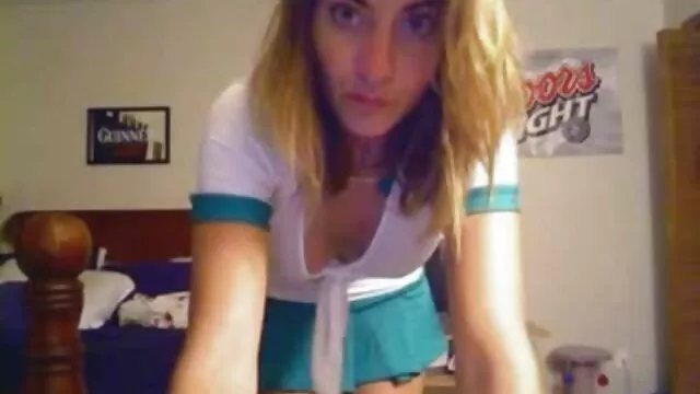 Linda morena adolescente se masturba con ver porno en castellano su juguete